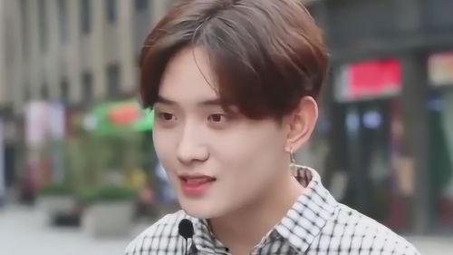 娱乐吃瓜酱情侣吵架视频